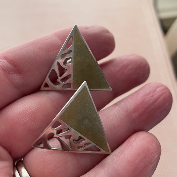 Triangular post earrings - Picture 2 of 3
